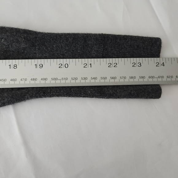 Everlane Cashmere Vneck Sweater Dress - Picture 6 of 6